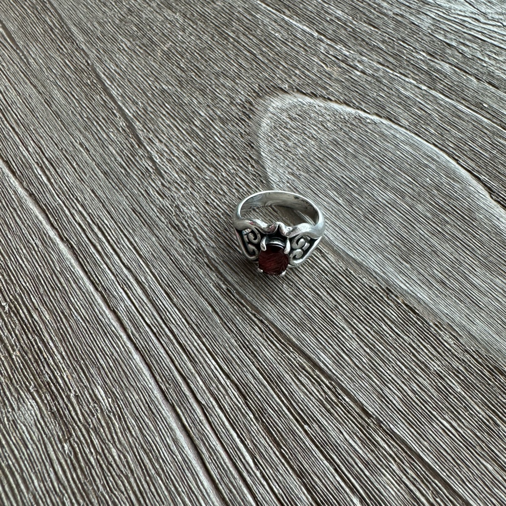 James Avery Sterling Silver Rare Retired Scrolled Heart Garnet Ring